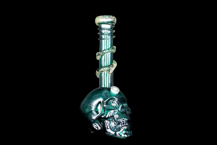 GLOW SKULL BONG