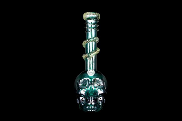 GLOW SKULL BONG